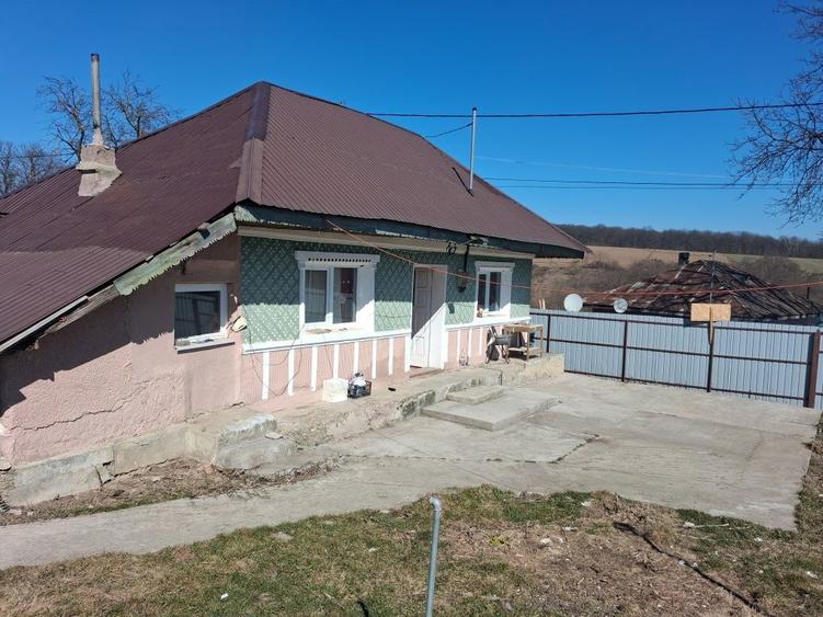 Vand casa batraneasca (locuibila) - 1