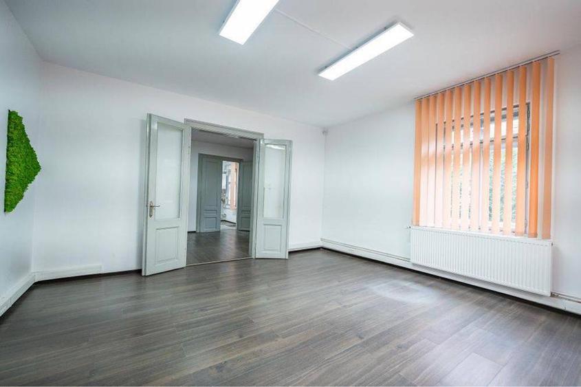 Casa individuala cu 2 camere, 90 mp utili si 210 teren, finisata, cu garaj, in Centru - 1