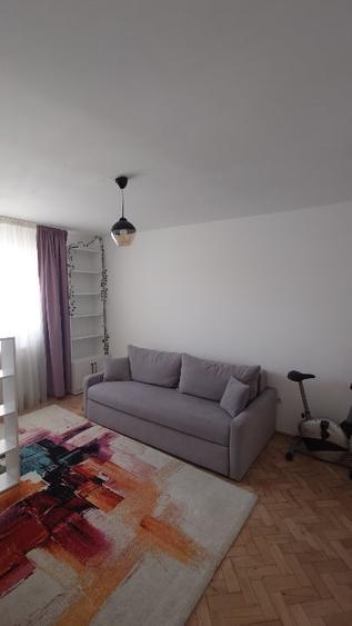 Direct proprietar - Apartament La Cheie 2 Camere, Decomandat, Str. Primaverii 6 - 8