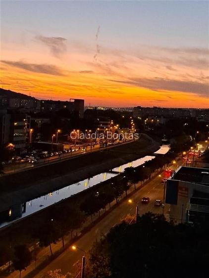 Apartament cu 3 camere semidecomandat în Central Apartament cu 3 camere semidecomandat în Central