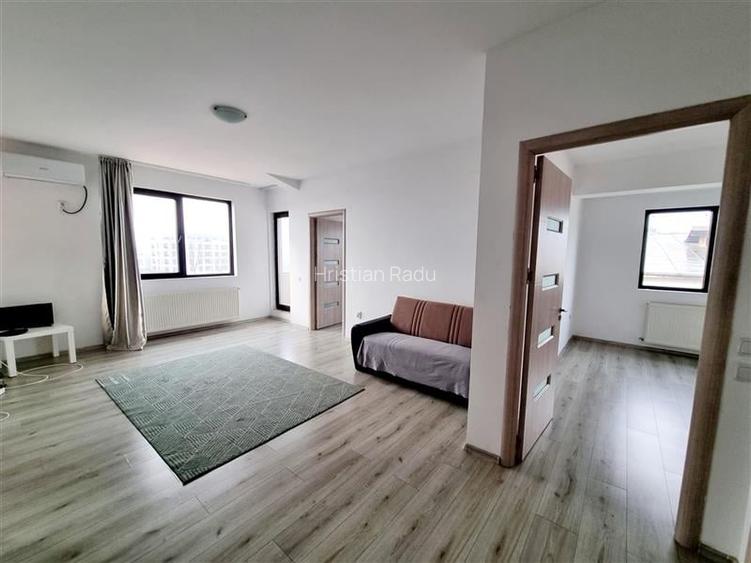 Apartament cu 3 camere semidecomandat în Bucureștii Noi