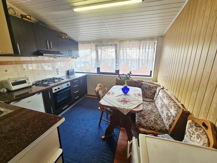 Casă spațioasă cu 9 camere în Strejnicu – pentru locuință, birouri - 31