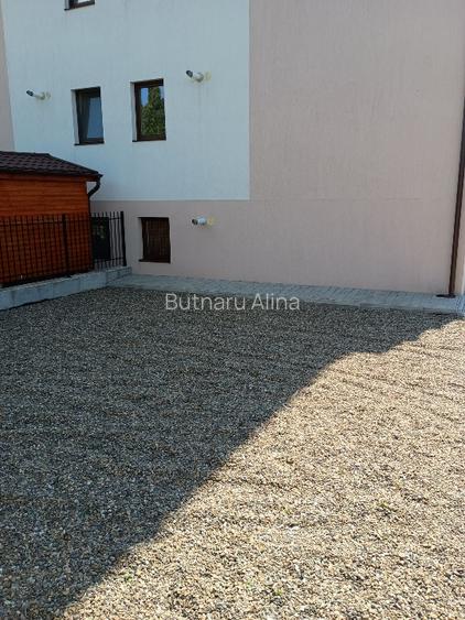 Vând apartament cu 2 camere și curte mare