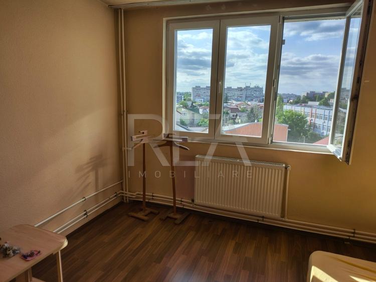 Apartament 3 Camere , Semi-Decomandat , Alexandru Obregia - 1