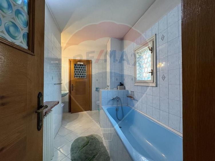 Casă / Vilă cu 8 camere de vânzare în zona Industriilor/Republica - 16