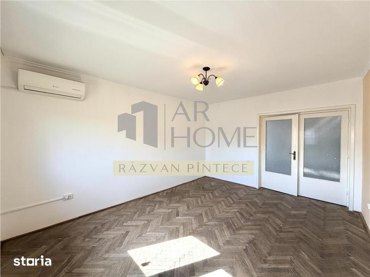 Apartament cu 4 camere în Democrației