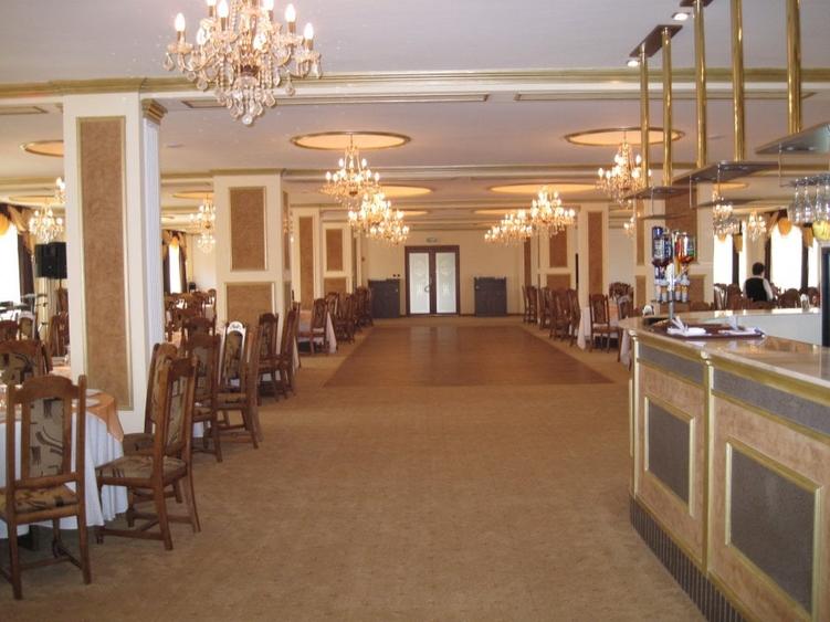 Vand sau inchiriez hotel 28 camere, 2 restaurante, sala conferinte, foisor etc. - 5