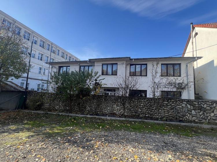 Cladire birouri . - 2