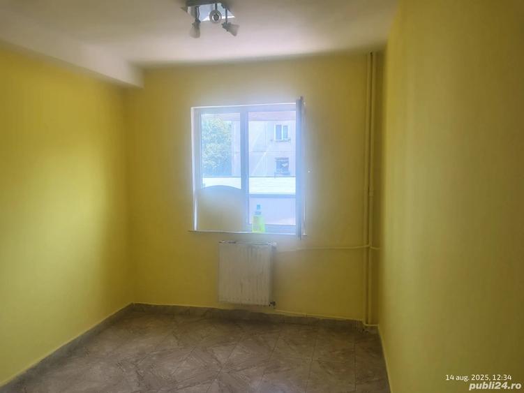 Vand Garsoniera cu baie proprie - 4