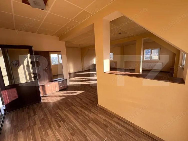 Casa de inchiriat 345mp utili, teren 1.342mp cu potential comercial. - 1