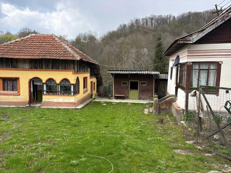 De Vanzare Casa Batraneasca, teren aproximativ 2000m - 1