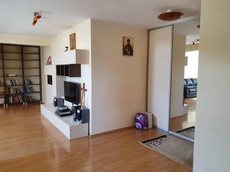 Apartament cu 3 camere decomandate, confort sporit, finisat modern, mobilat si utilat, cu parcare, 2 - 3