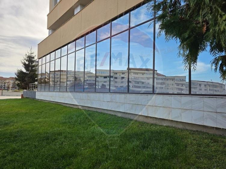 Spatiu comercial de inchiriat in zona centrala a mun Onesti - 8