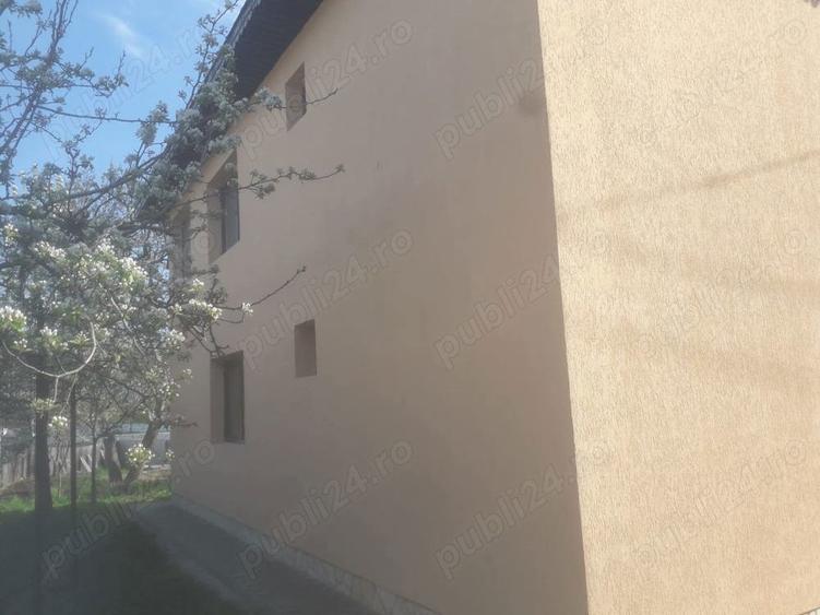 Vand vila cu 5 camere . - 2