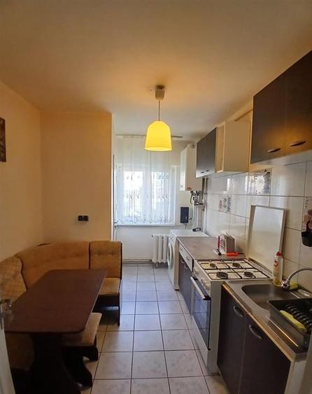 Apartament decomandat cu  camere in zona Strand - 6