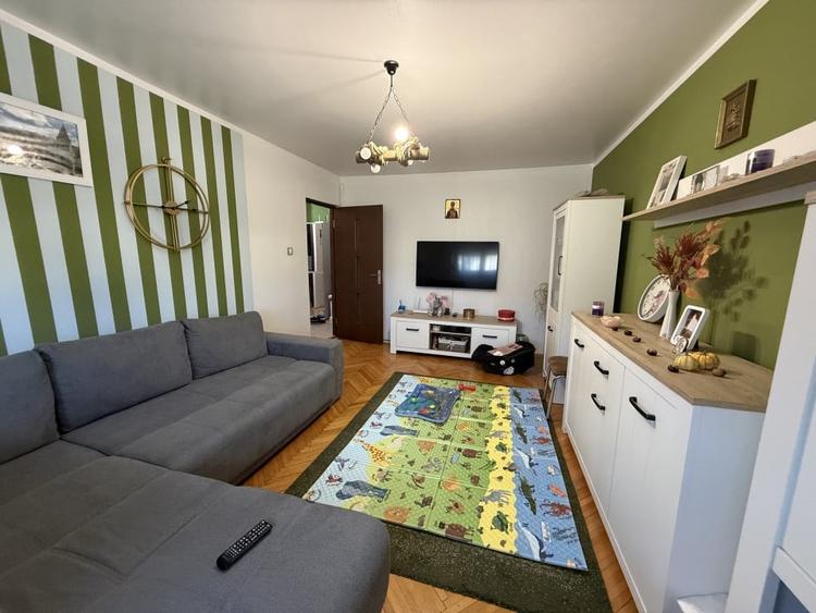 Apartament 3 camere, decomandat, 65 mp utili + balcon 3 mp - Soarelui - 1