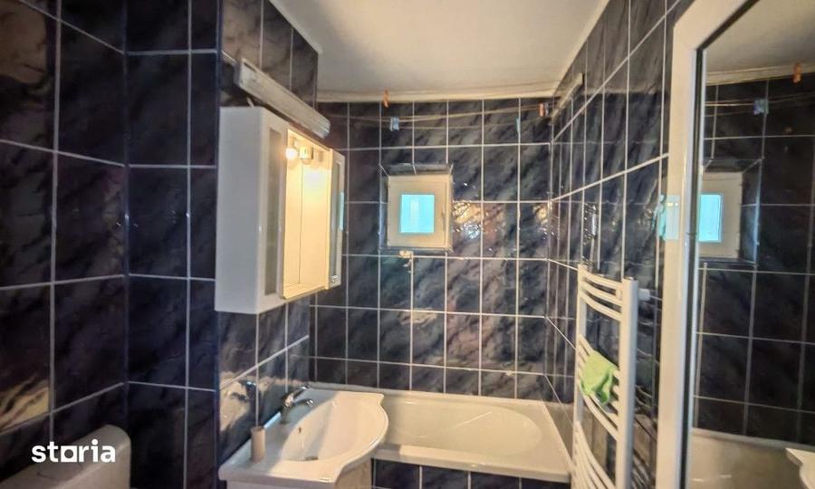 Apartament cu 4 camere decomandat în Micro 21
