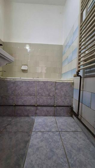 Garsoniera cf 1 in Onesti langa piateta, etaj 2. 0757.678.898 - 4
