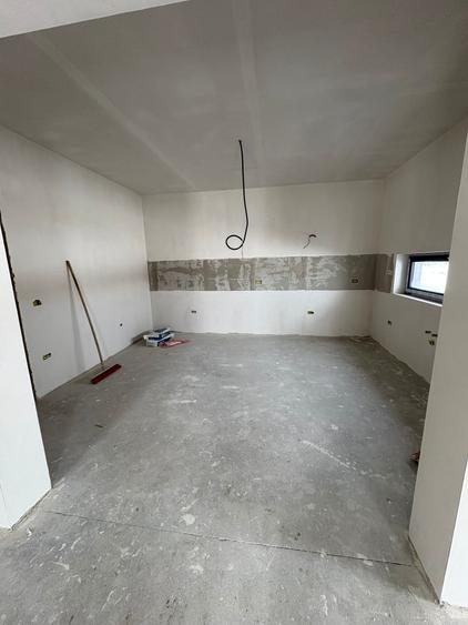 Casă cu 4 camere cu Teren 800 Mp în Olteni