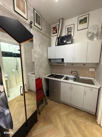 garsoniera 15 mp centru loc de parcare terasa boxa separata 185 euro - 2