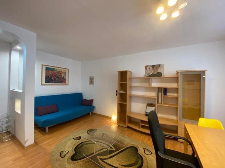 Ultracentral langa Hotel Radisson, Athenee Palas, cochet - 2