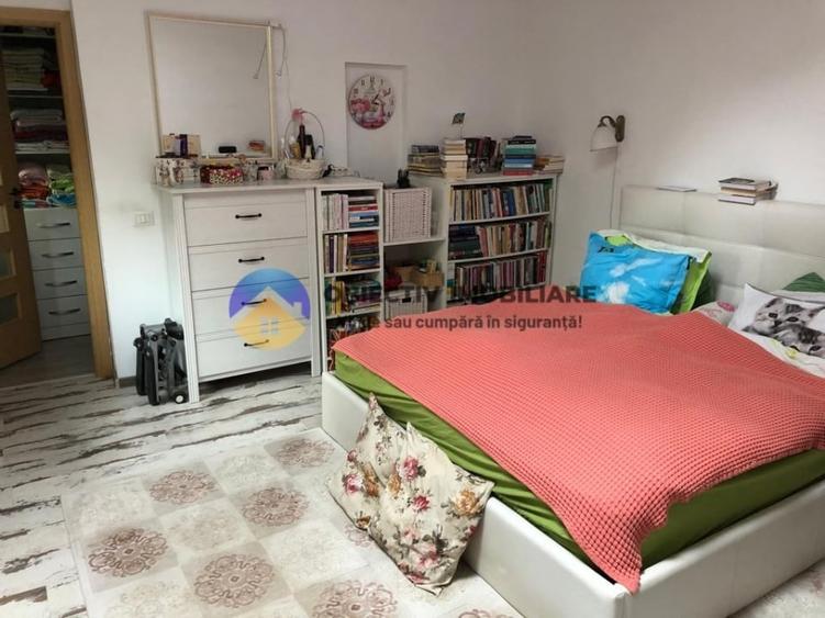 Casă cu 3 camere cu Canalizare în Central