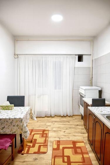 Inchiriez apartament 3 camere - 4