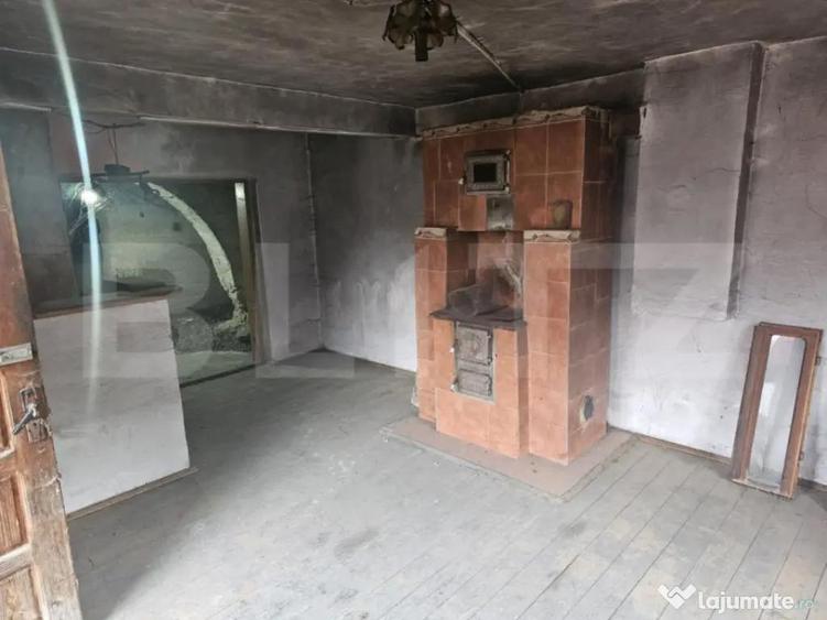 Casa cu 4 camere, demisol si teren 300 mp, Mihoesti, Cam - 11