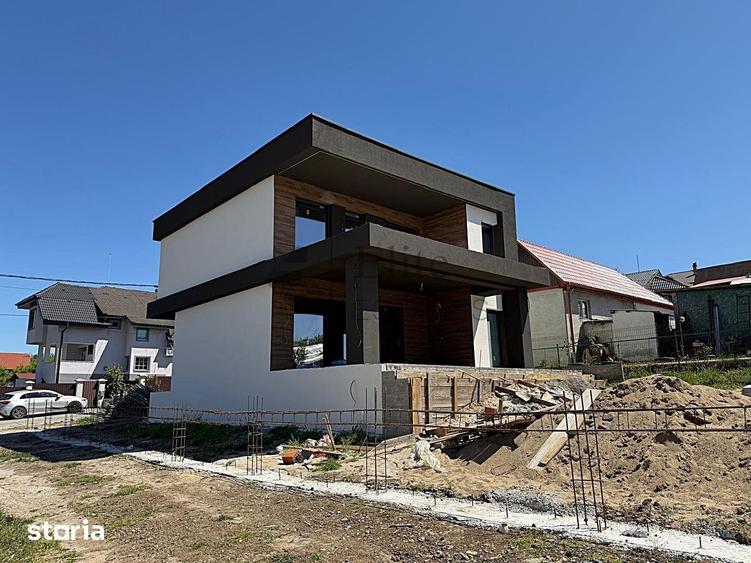 Casă cu 5 camere cu Teren 1050 Mp în Iorga