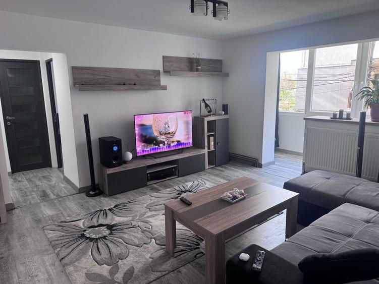 De vanzare apartament et 1 - 1