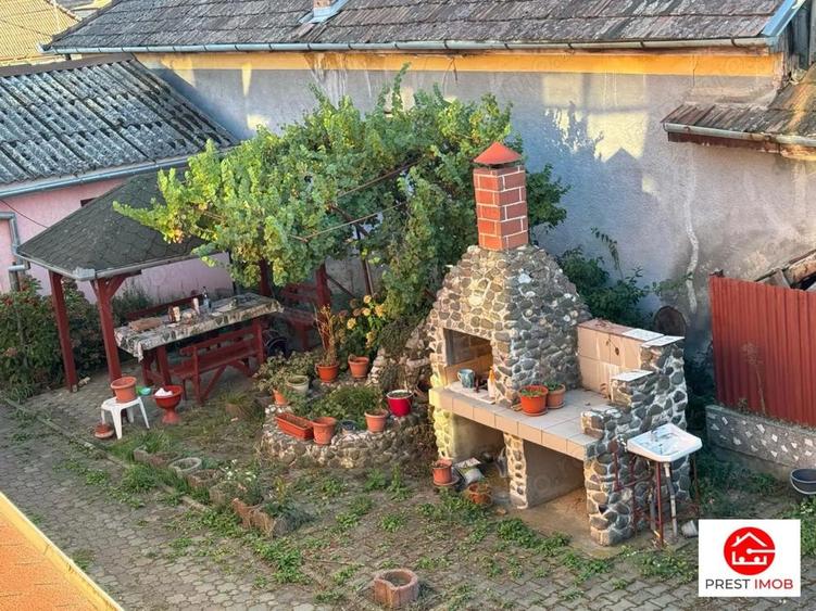 Casa independenta , vintage de vanzare , 300 mp cu teren de 1493 mp Sancrariul de Mures - 4