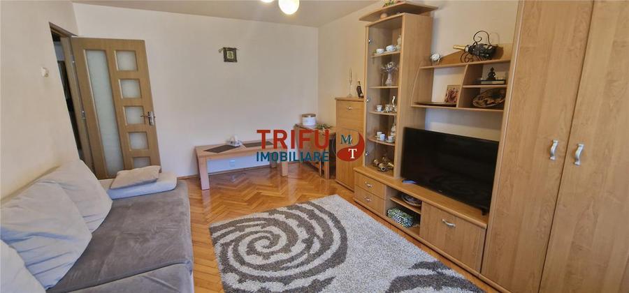 Apartament cu 3 camere decomandat în Cetate