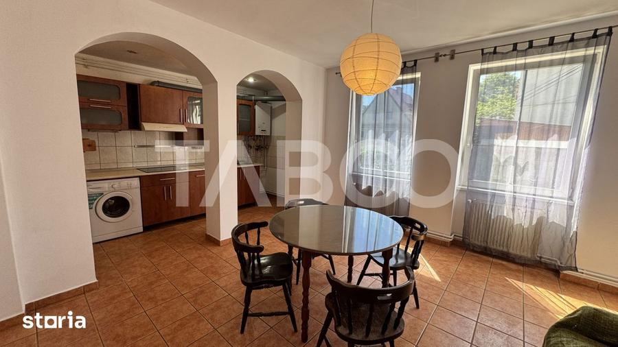 Apartament cu 3 camere nedecomandat, mobilat în Central