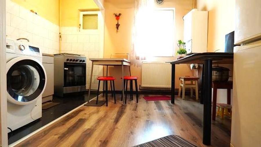 Apartament cu 3 camere decomandat în Micro 11