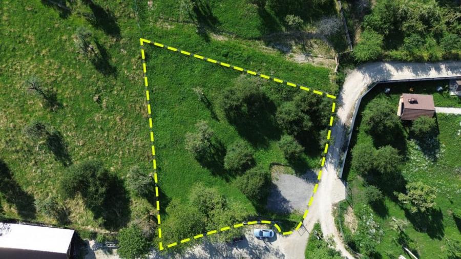Teren de 1364 mp, în Bran