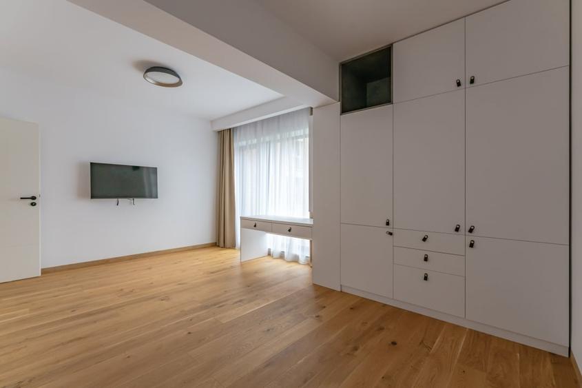 Apartament cu 4 camere decomandat, mobilat în Ultracentral