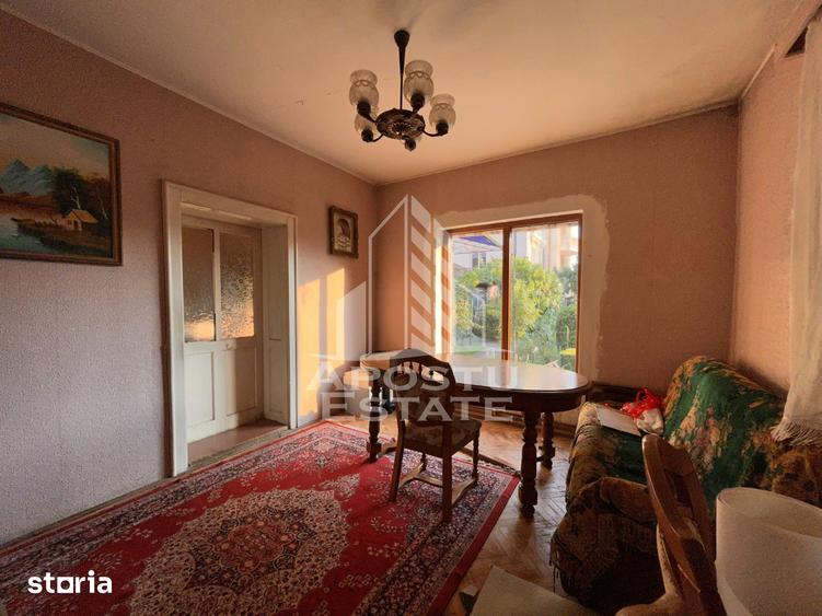 Casă cu 6 camere cu Teren 537 Mp în Est