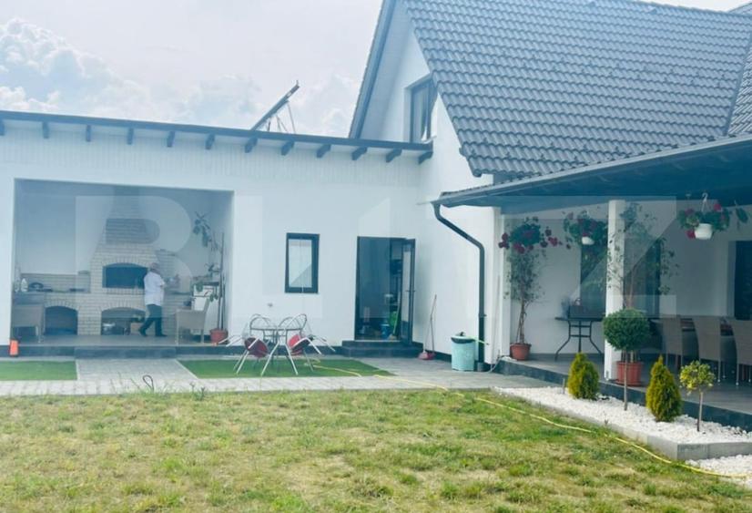Casă individuală cu 6 camere cu Piscina în Exterior Est