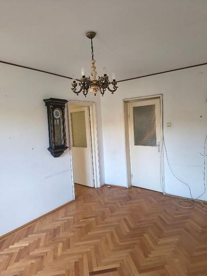 Apartament cu 4 camere decomandat în Săsar