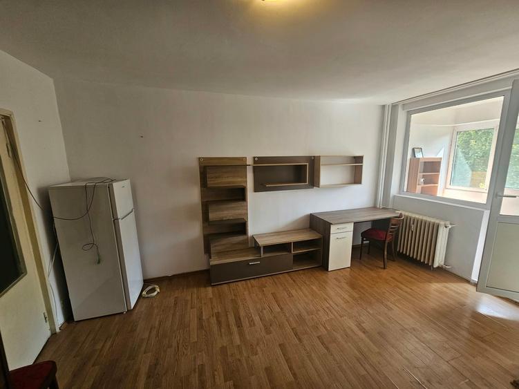 Garsonieră semidecomandată în Baba Novac