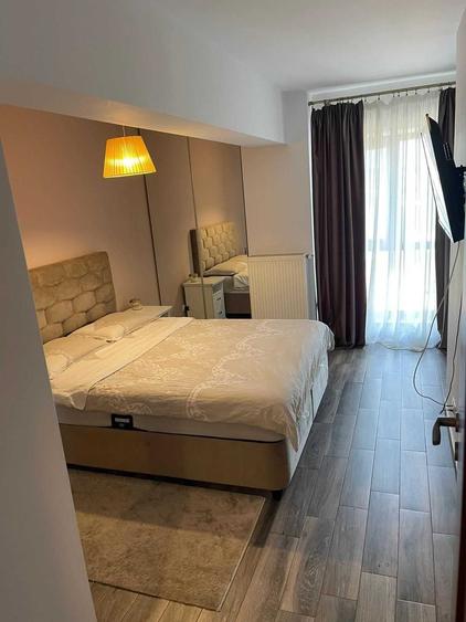 Apartament cu 2 camere semidecomandat în Craiovei