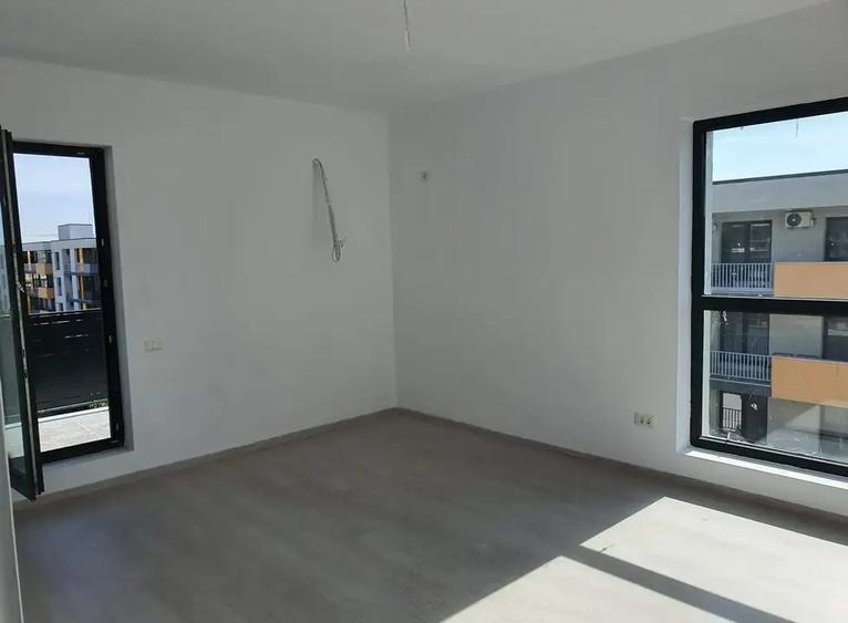 Apartament cu 3 camere decomandat în Titan