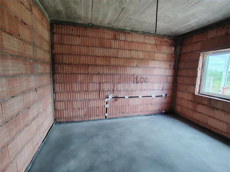 Casă cu 3 camere cu Teren 334 Mp în Moșnița Nouă