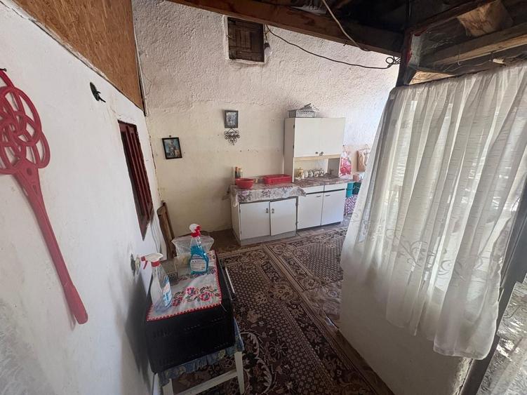 Casă individuală cu 6 camere cu Canalizare în Fundeni