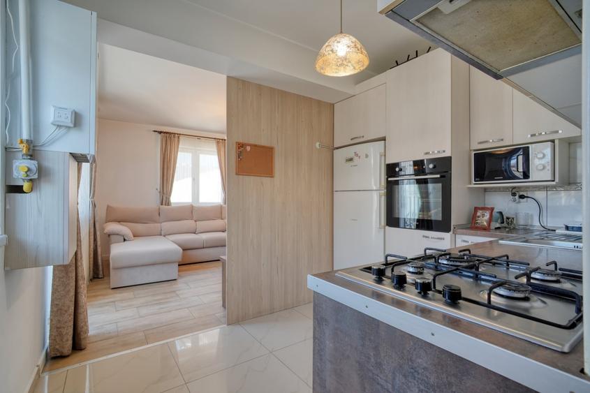 Apartament cu 4 camere decomandat, mobilat în Tractorul