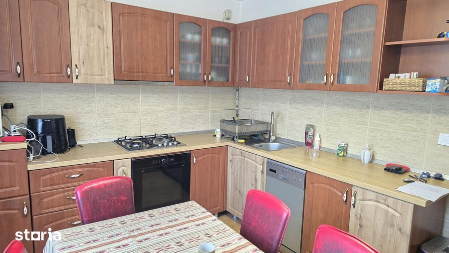 Casă cu 5 camere cu Teren 559 Mp în Viile Noi