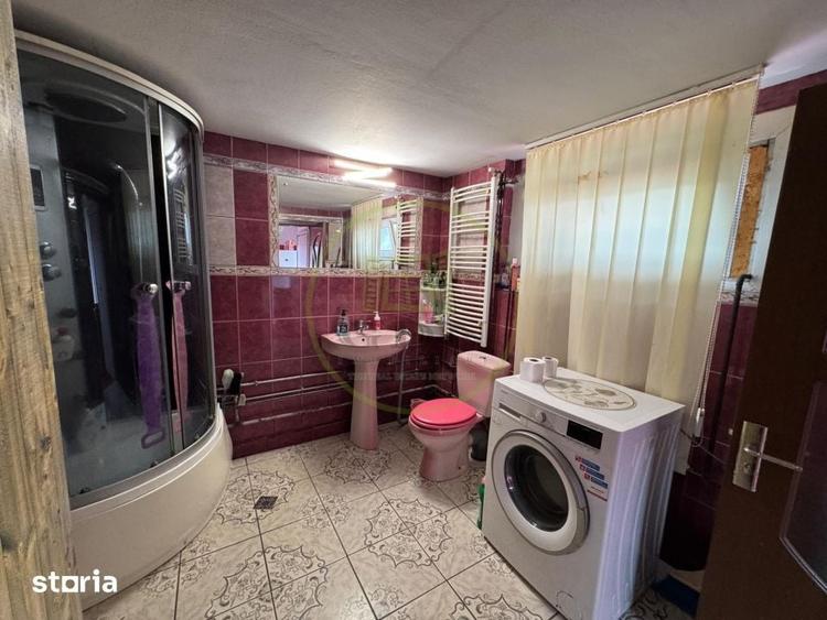 Casă cu 5 camere cu Teren 1400 Mp în Bonț