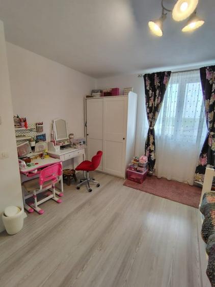 Casă cu 4 camere cu Teren 290 Mp în Giroc