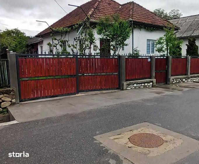 Casă cu 4 camere cu Teren 140 Mp în Domnești