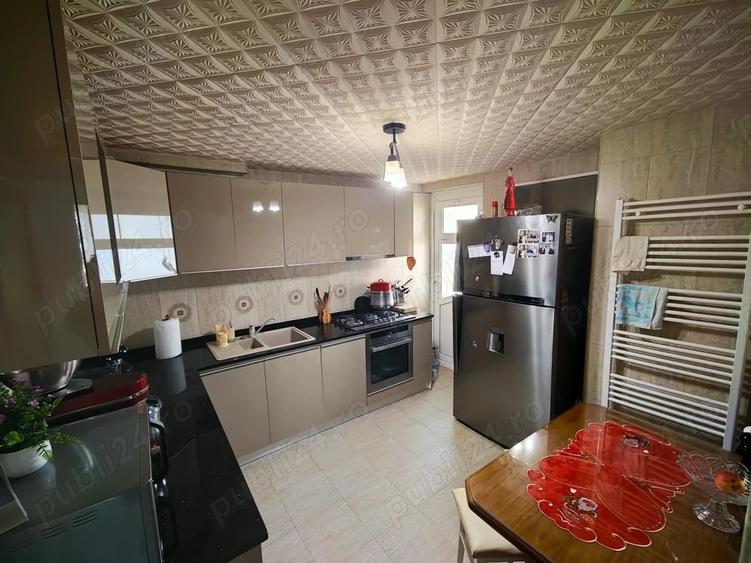 Casă cu 7 camere cu Teren 650 Mp în Central